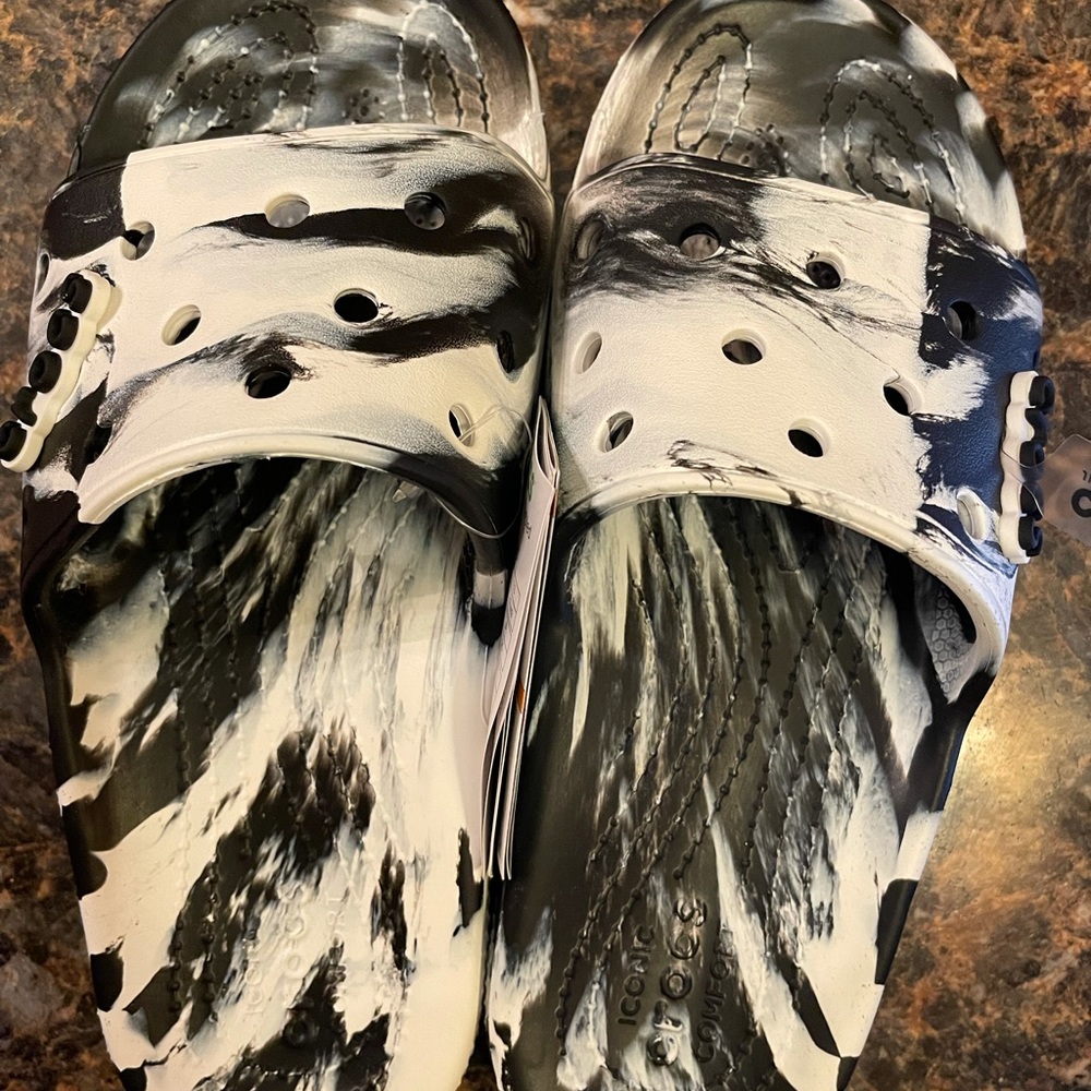 New marbled crocs slides - Picture 3 of 6